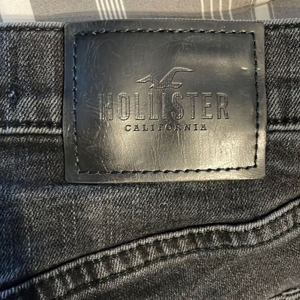 Hollister 26x30 used like new